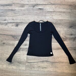 Vuori Long Sleeve Cove Ultra Scoop Tee